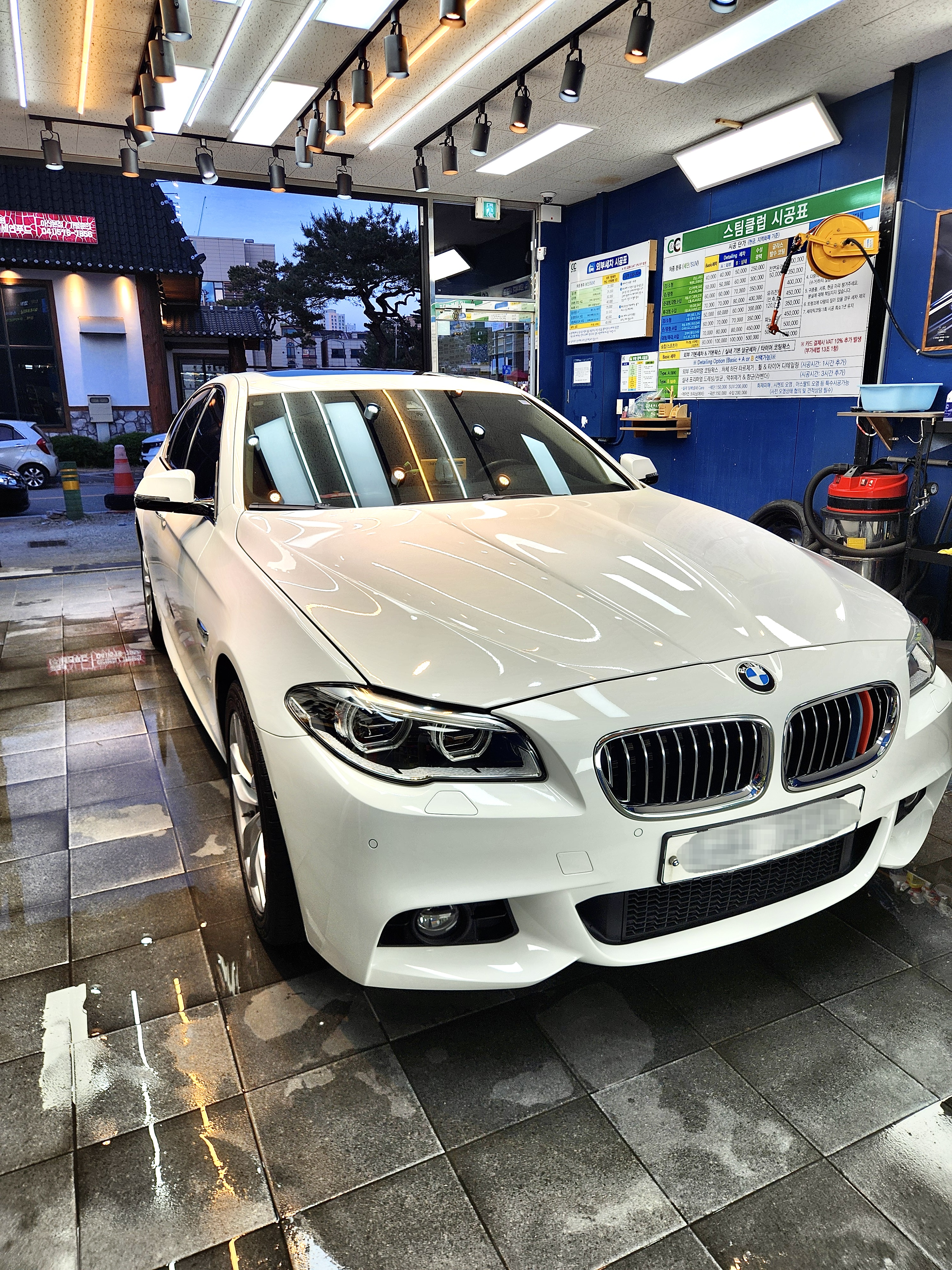 BMW 5시리즈 화이트 도장면 철분 타르 제거